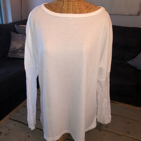 Loose Cross-Neck Cutout Off-Shoulder Top - Picture 3 of 5